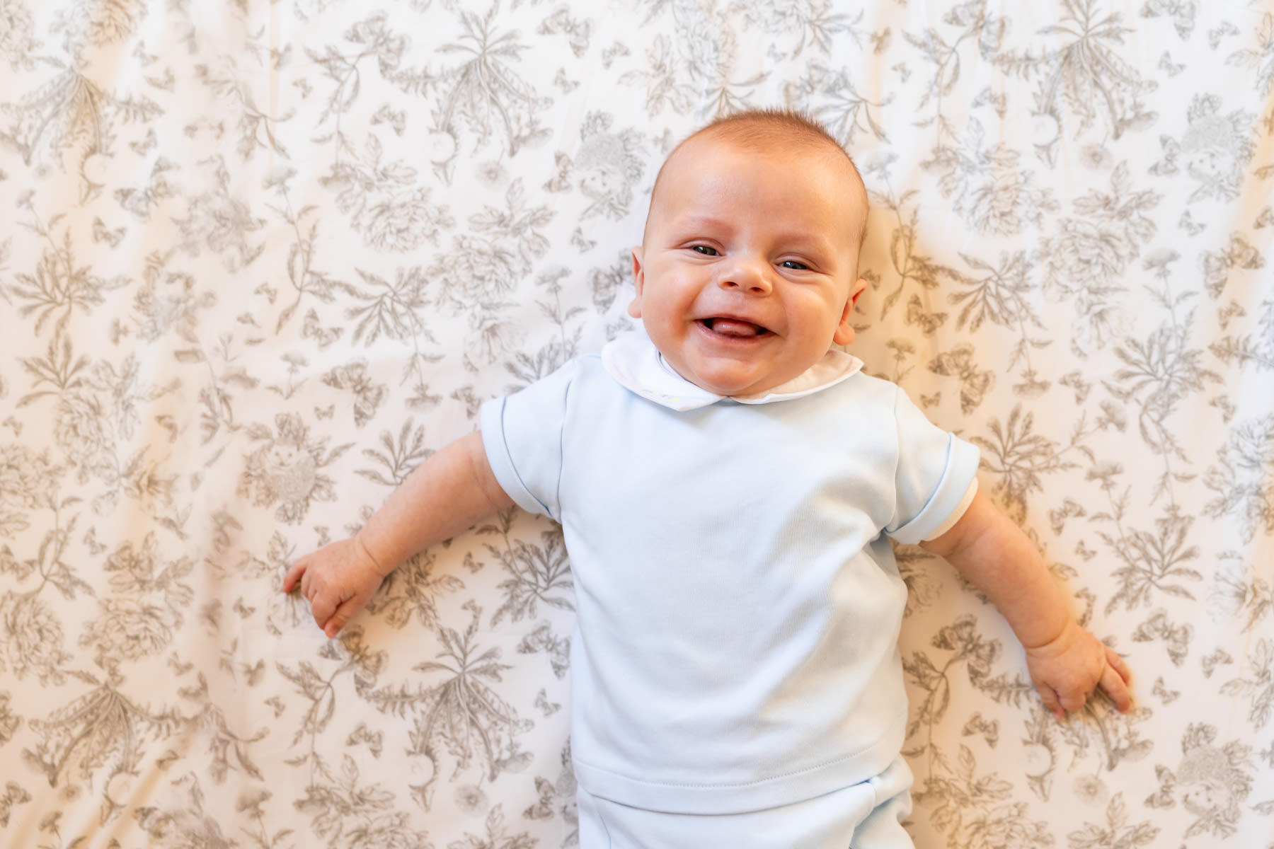 bébé souriant